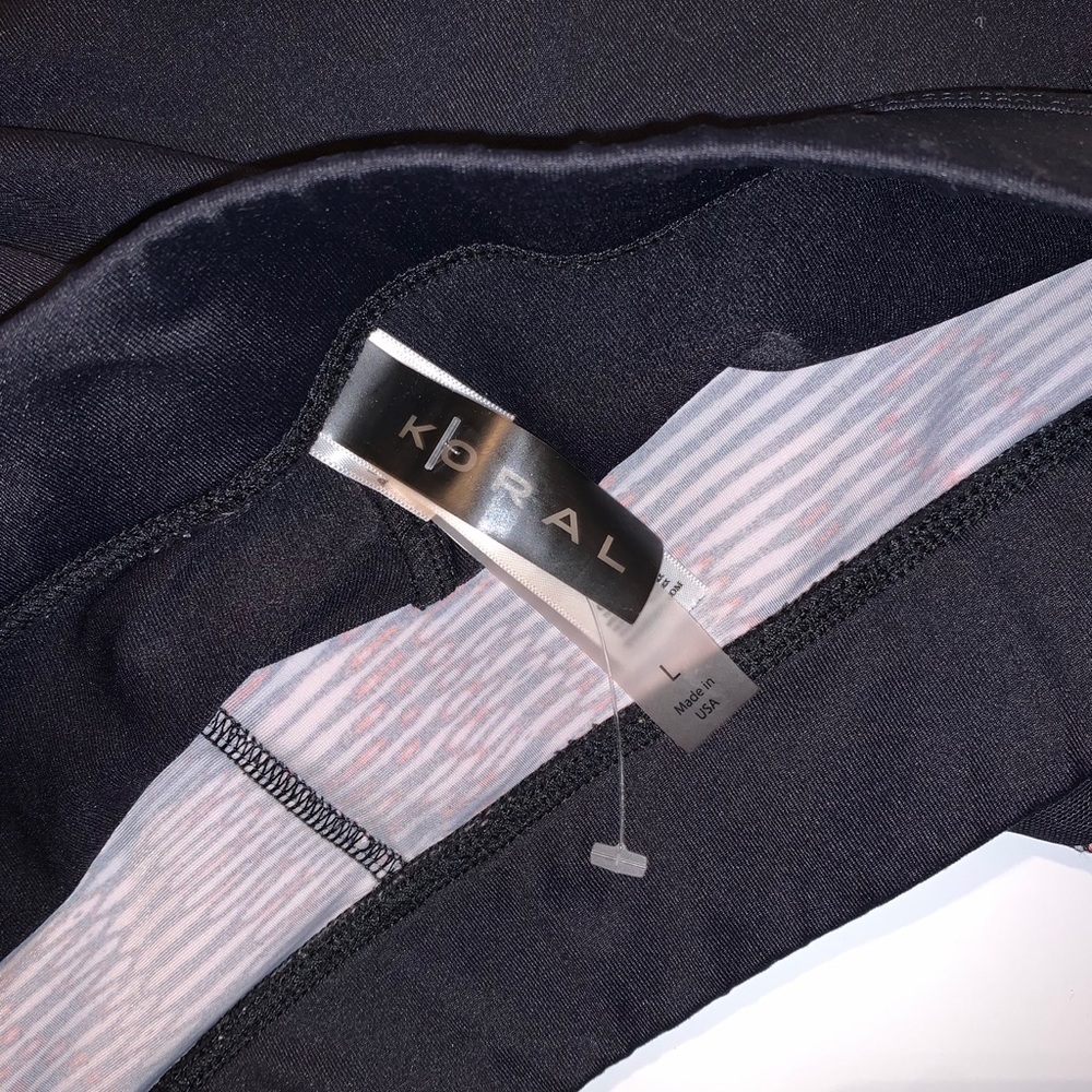 KORAL Sahara and black high rise leggings - Picture 6 of 10